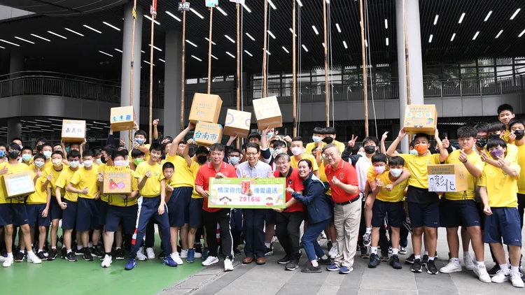 南山中學師生募集肉鬆給安德烈慈善協會。南山中學提供