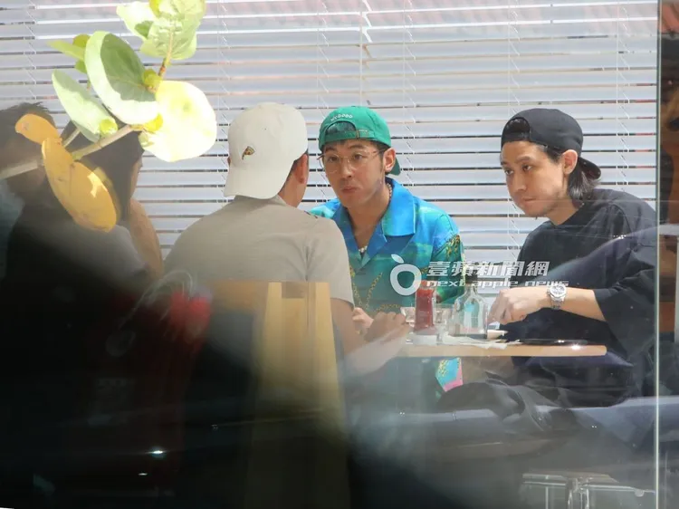  吳思賢（右二）也一起同桌用餐。特勤中心攝