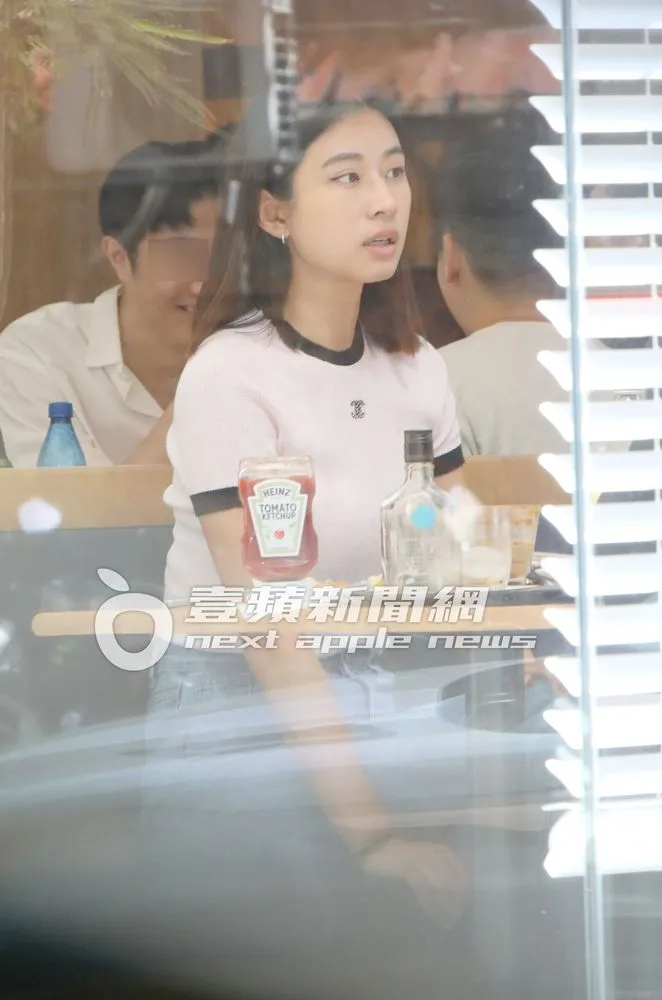 趙岱新頂著淡妝，看上去氣色相當不錯。特勤中心攝0