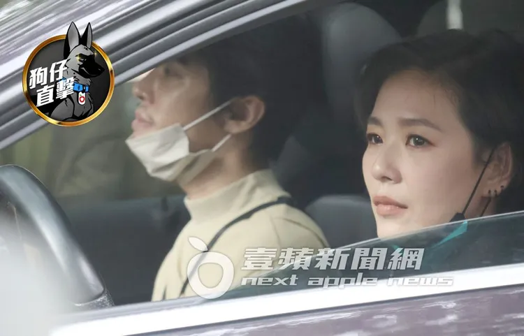 安溥（右）開車載著「擁抱男」一起遊車河。特勤中心攝