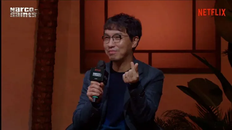 導演尹鍾彬看完張震的影片，回以手指愛心。Netflix提供