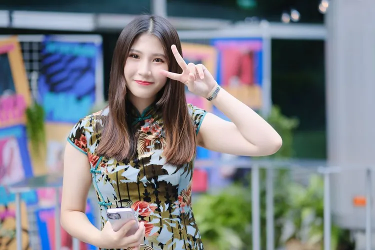 Christina開心表示穿旗袍逛街是很有趣的體驗。陳志淵攝