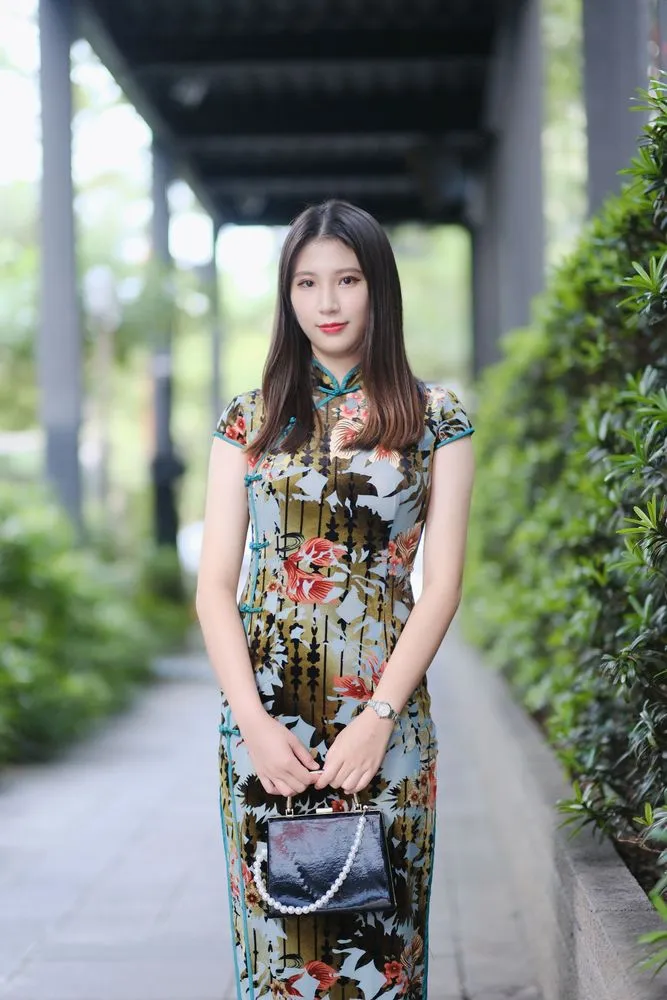 Christina穿上旗袍有种古典美。陈志渊摄