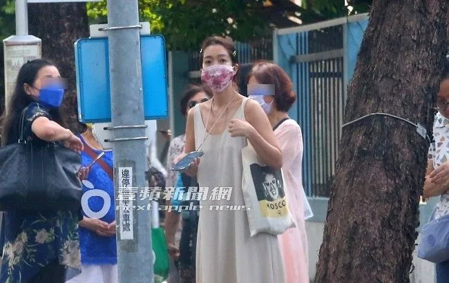 大霈結束新開幕的選物店工作，獨自搭公車離開。特勤中心攝