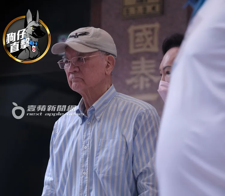 連戰當天穿直條藍白襯衫，看起來相當有精神。特勤中心攝