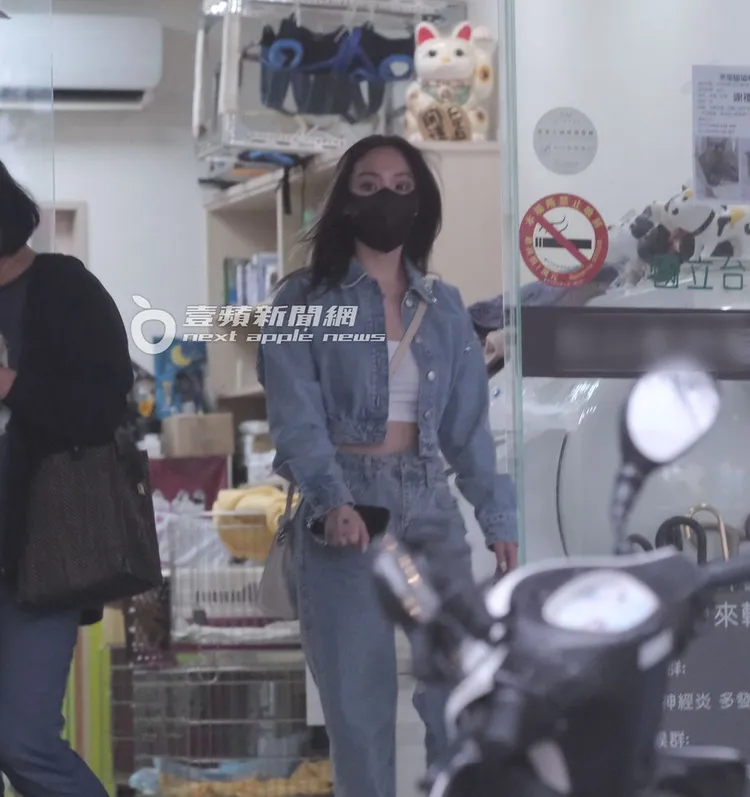 陳芳語到松山區的動物醫院，寵物疑似在該院看診。特勤中心攝
