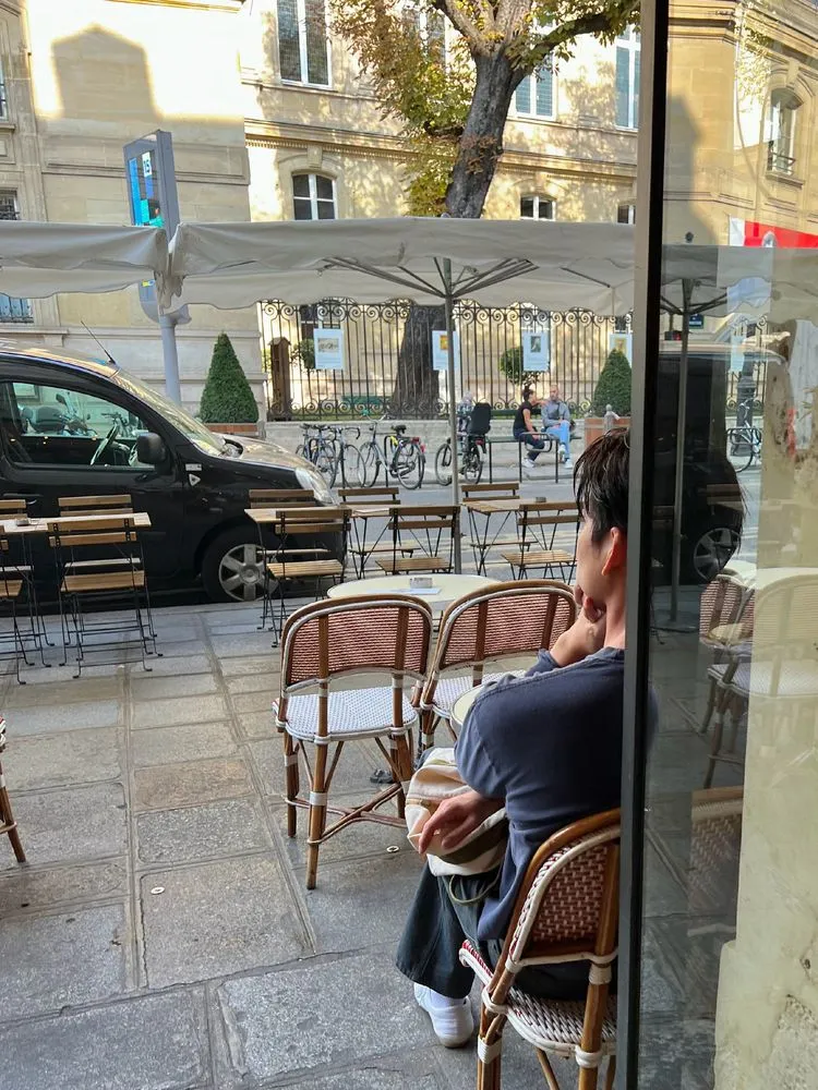 金宇彬離去時還跟網友揮手道別，態度非常親民。翻攝ixww_99微博