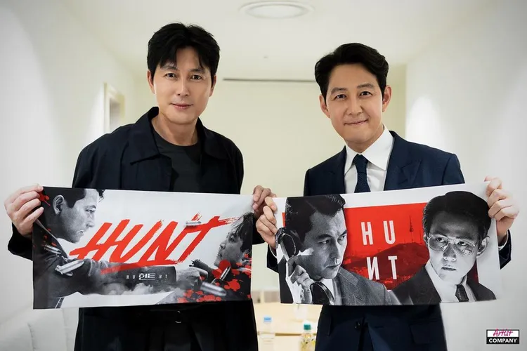 張震跟「清潭洞夫妻」鄭雨盛（左）、李政宰都認識，這次去韓國拍《毒梟聖徒》還跟他們見面。翻攝Artist Company IG