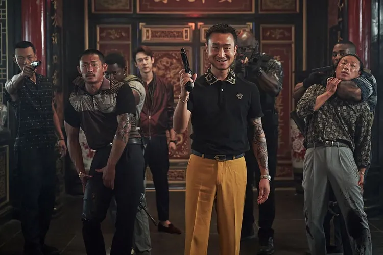 趙祐鎮（中）劇中是臥底，張震對他的演技印象深刻。Netflix提供