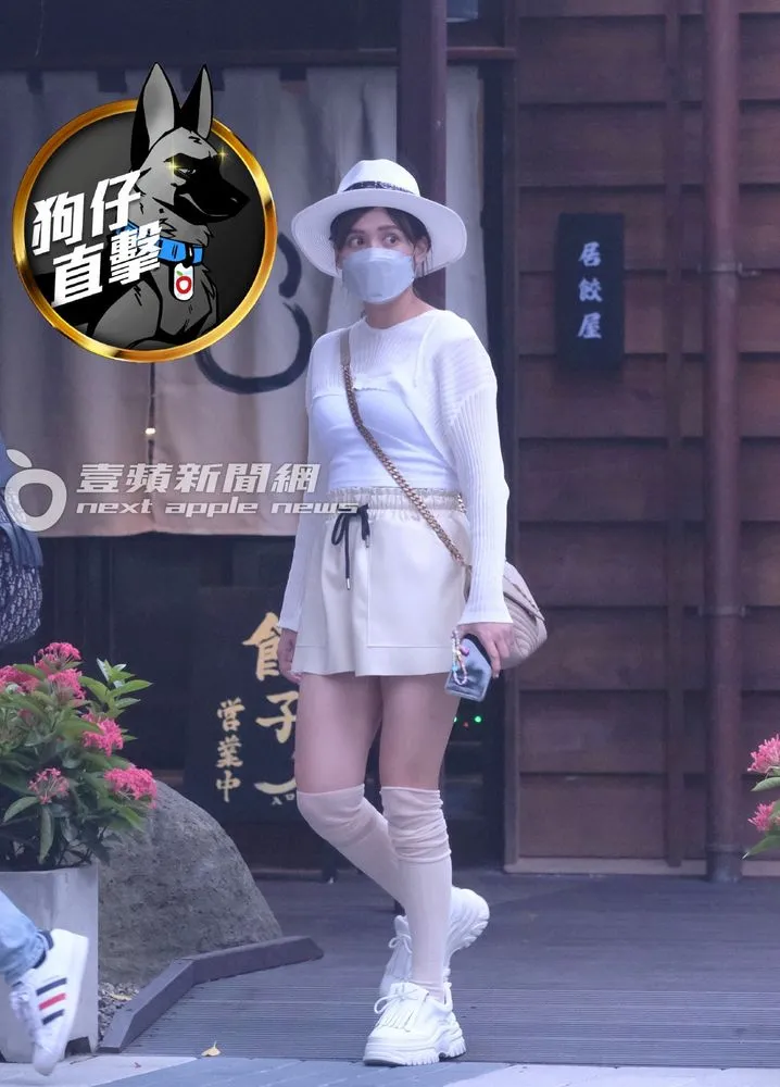 餐畢，夏宇童與經紀人走出。特勤中心攝