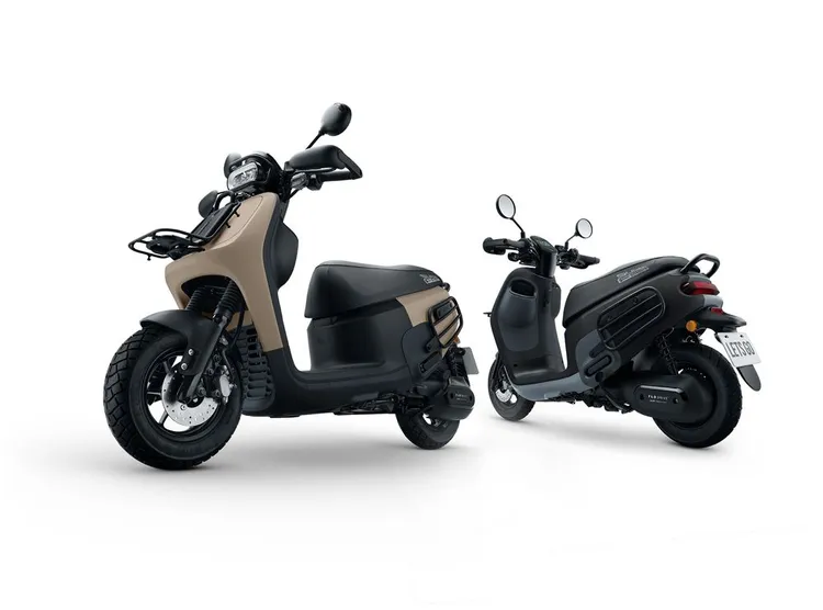 Gogoro VIVA MIX SUPERFAST ESC野巡者外觀提供「沙漠鷹」和「黑夜梟」兩種專屬車色，並且搭配搶眼的消光霧黑套件。原廠照片