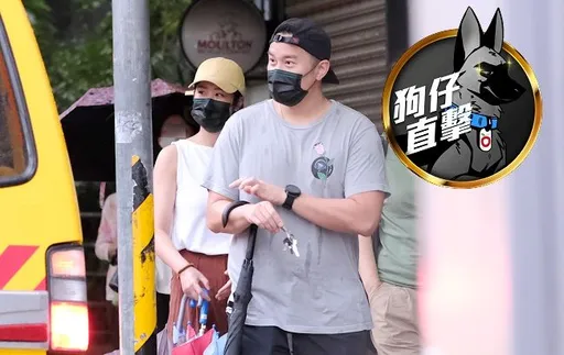 狗仔直擊|張孝全根本「地方爸爸」路邊等幼兒園車 愛妻開蜘蛛人傘寵兒