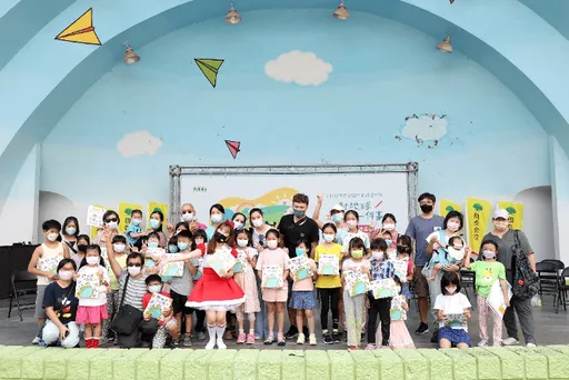 國泰兒繪比賽戶外寫生 讓孩子用畫筆變身環境英雄