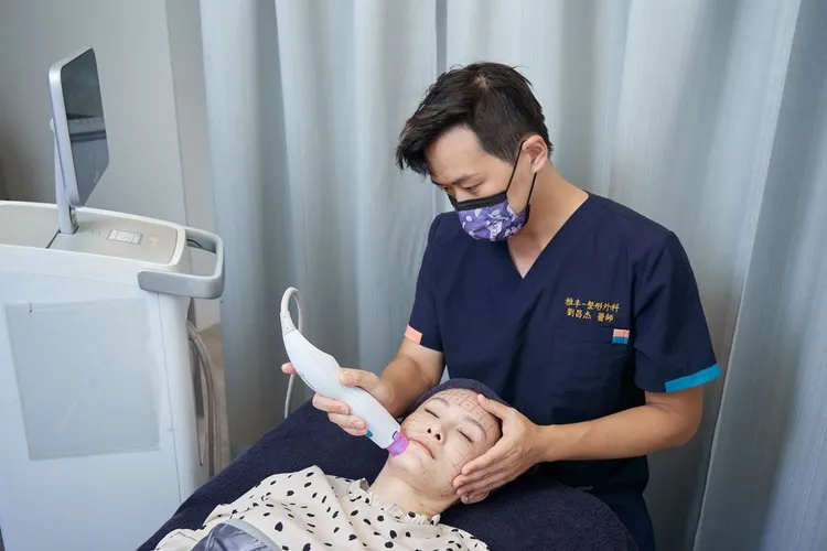 療程前進行辨識原廠3步驟，杜絕假貨。