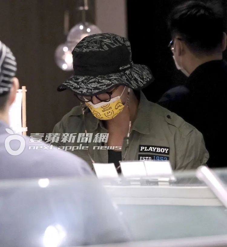 到自助餐用餐後，王少偉先行取餐。特勤中心攝