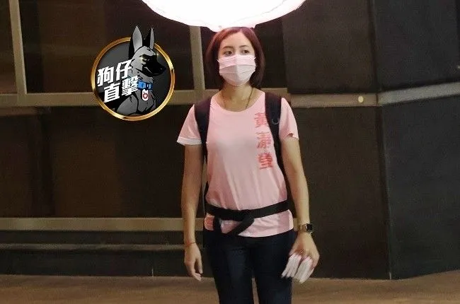 學姐拜票認真。特勤中心攝