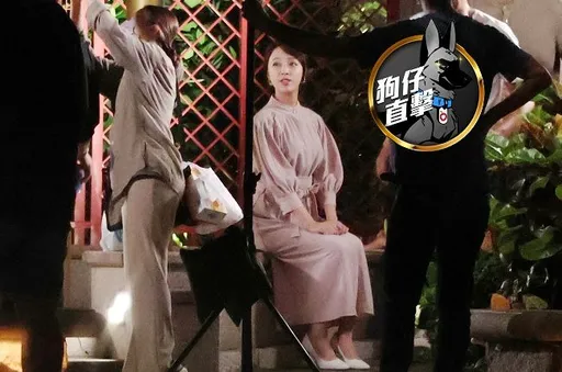 狗仔直擊|勇兔藏情傷妖嬌托乳!深夜公園摸黑陪酒3男