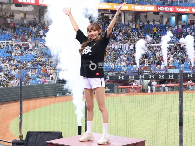 樂天終場雖輸球，林襄仍熱力四射的應援跳舞。特勤中心攝