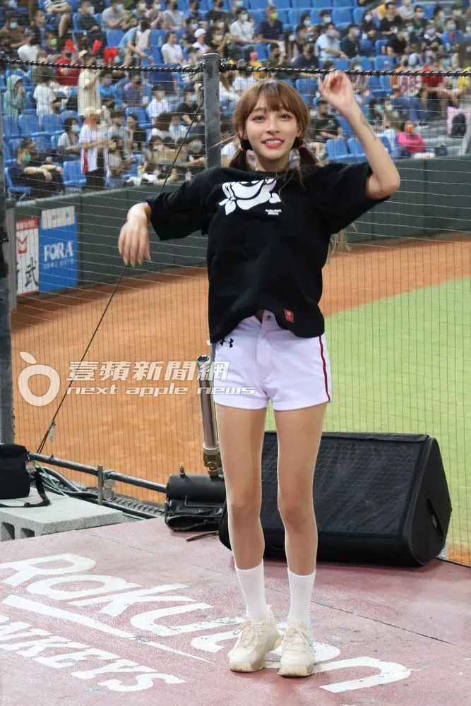 林襄第9局跳到熱褲頭鈕釦都掉下來，褲頭繃開露出小肚肚。特勤中心攝