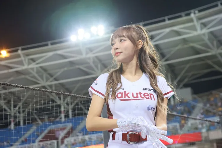 林襄穿上啦啦隊服展現迷人笑容。鄭孟晃攝