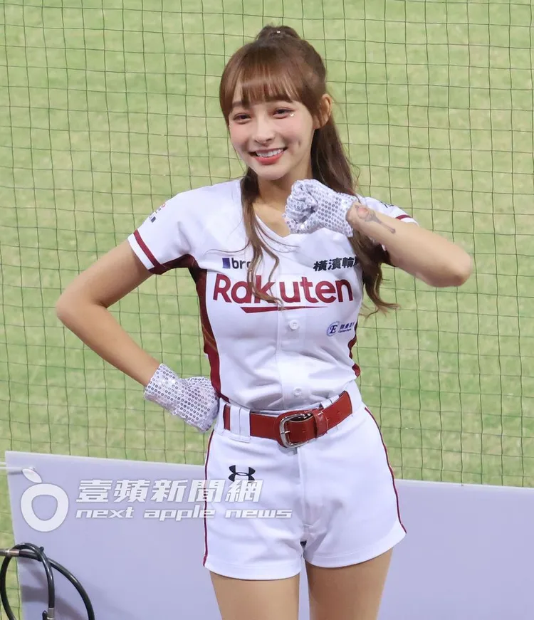 當晚林襄熱情跳舞與球迷互動。特勤中心攝