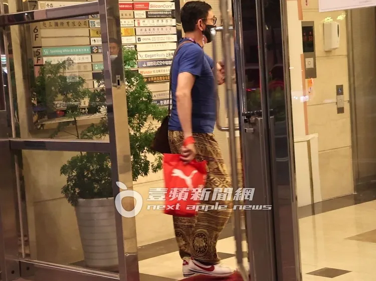 宋少卿酒駕停工9個月後，教師節走進商辦大樓教表演課。特勤中心攝