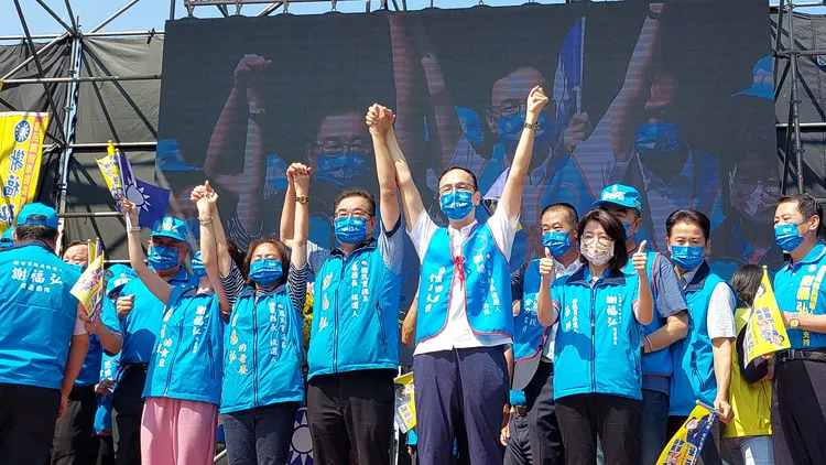 國民黨苗栗縣長候選人謝福弘9月的總部成立造勢大會，被掛名海線總幹事、立委陳超明，卻意外缺席，如今公開倒戈支持鍾東錦。資料相片