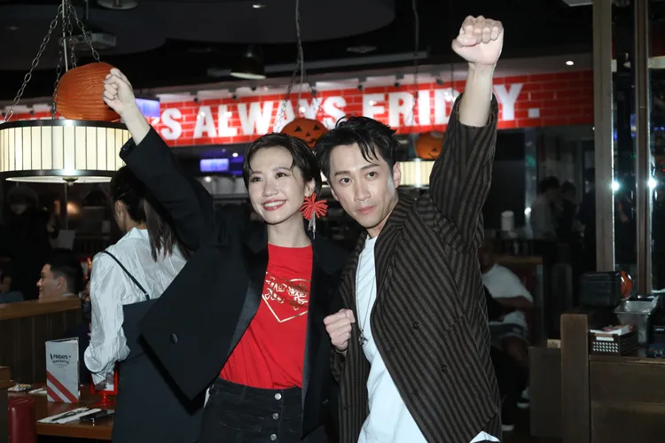 大家都虧陳漢典（右）應該很慶幸不用送出2個柏金包。鄭孟晃攝