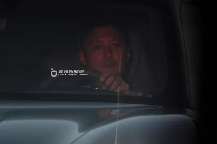 余文樂剛與兒子一同上完網球課，表情有些疲憊。特勤中心攝