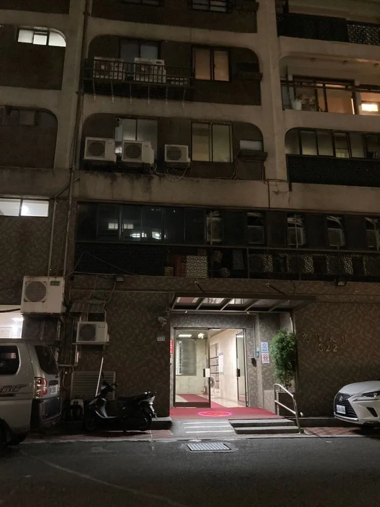 林志玲離開的大樓看似非常普通低調。特勤中心攝