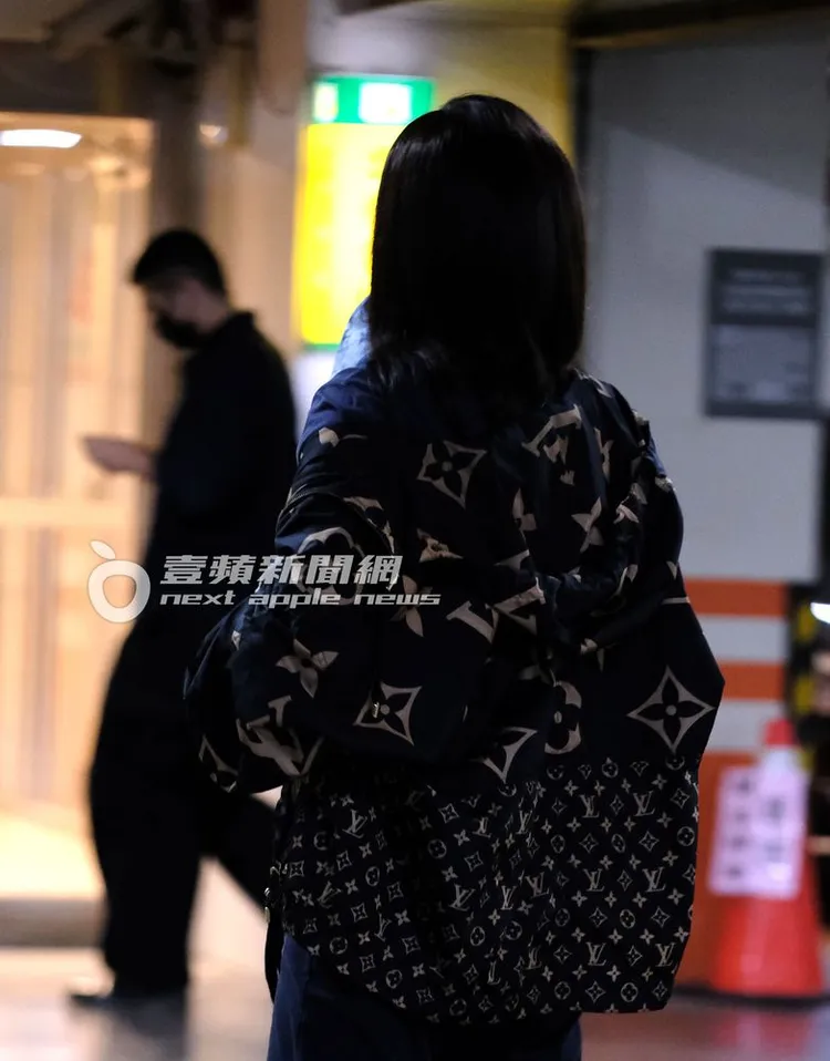 陳美鳳結束活動後，換上私服離開會場。特勤中心攝