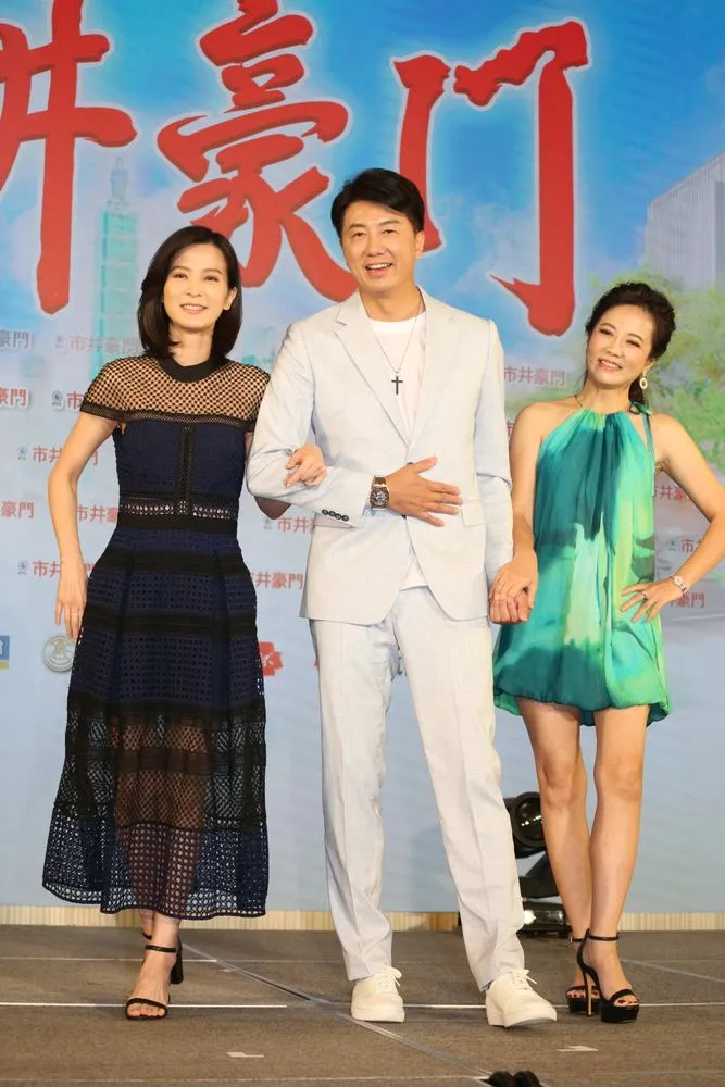 楚宣（左起）戲裡是吳皓昇和陳仙梅婚姻中的小三。張哲鳴攝