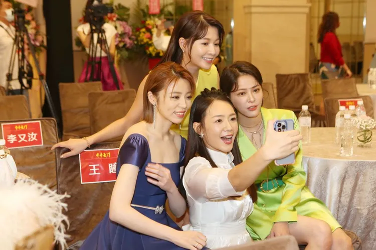 女明星自拍。張哲鳴攝