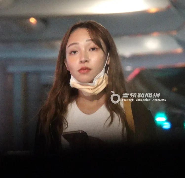 看著一輛輛不載客的計程車經過，林襄表情無奈。特勤中心攝