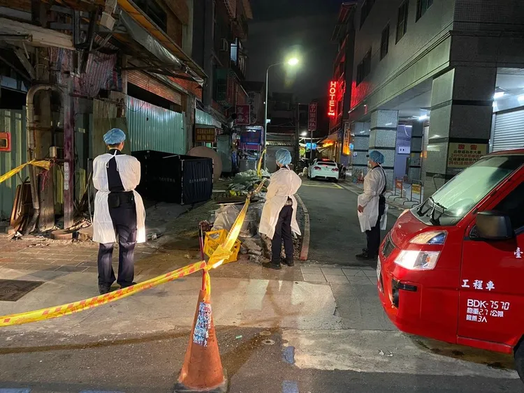 警方在梧州街一處大樓地下室內發現王男遺體，研判因失足跌落地下室溺斃。警方提供