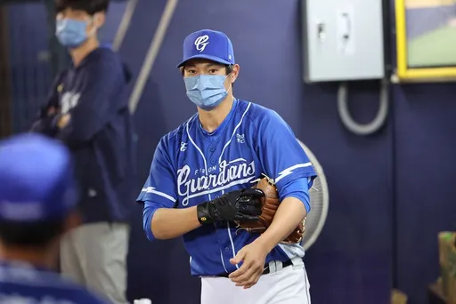 詹智堯平常有在「偷練」 丘總比讚:體態好、一樣帥