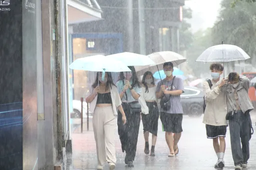 又有颱風生成！「榕樹」最新路徑一次看　影響台灣機率曝光