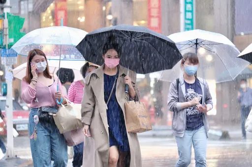 萬聖節全台變「紫薯」　北、東連2天超濕涼！外出防豪大雨