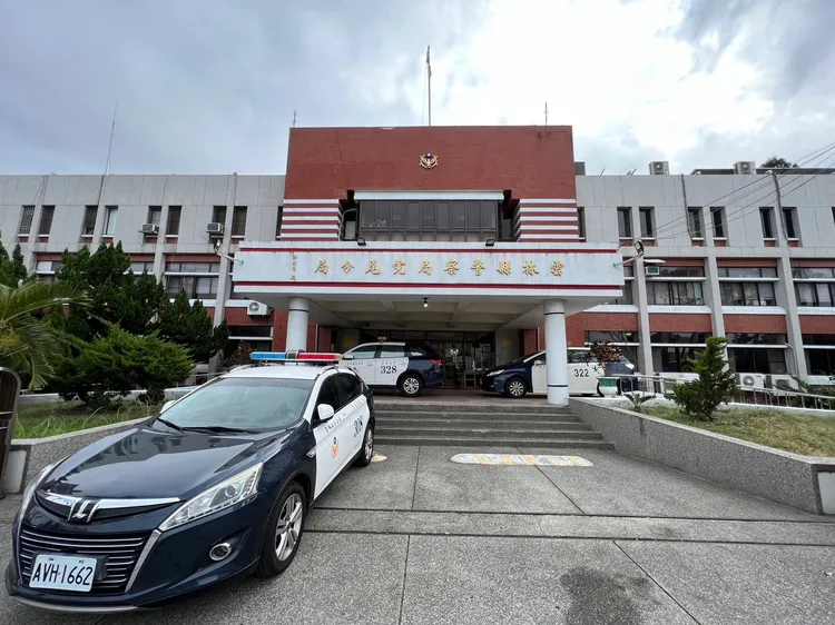 雲林虎尾分局越轄到台中市緝捕逃犯，但遭對方開車衝撞，一名小隊長受傷送醫。魏嘉良攝