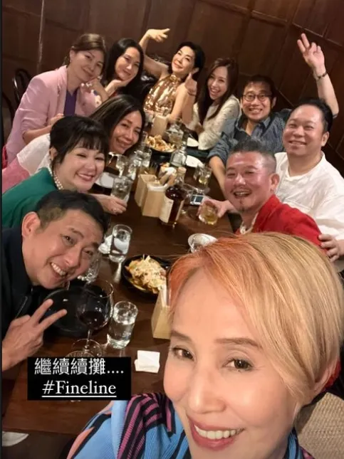 李明依（前）、張清芳（後）、卜學亮、屈中恆夫妻、胡瓜前妻秀秀、柯震東爸媽續攤。翻攝柯耀宗IG