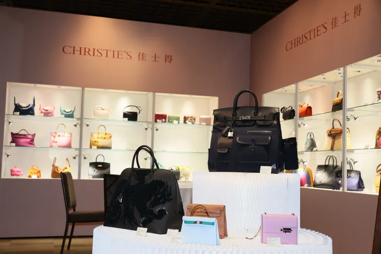 佳士得香港秋拍手袋及配飾部門，展出多款法國精品愛馬仕的稀有包款。彭欣偉攝