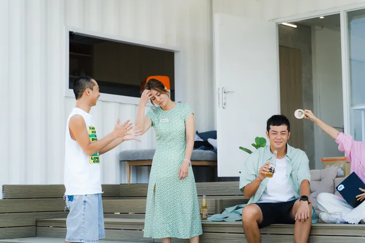 浩子（左起）、莎莎、姚元浩互動搞笑。好看娛樂提供