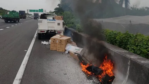 貨車後車斗冷氣燒起來 駕駛急停國道1號路肩搶救