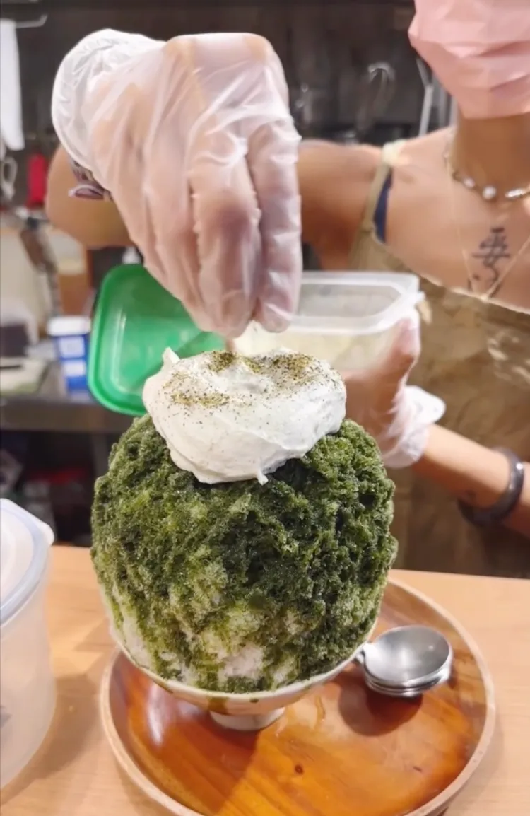 網美級刨冰，裝飾擺盤不馬虎。