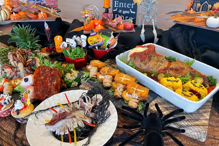 Cozzi-KITCHÉN萬聖節饗宴，結合台南著名美食棺材板創造出「木乃伊棺材板」。國泰飯店觀光事業提供