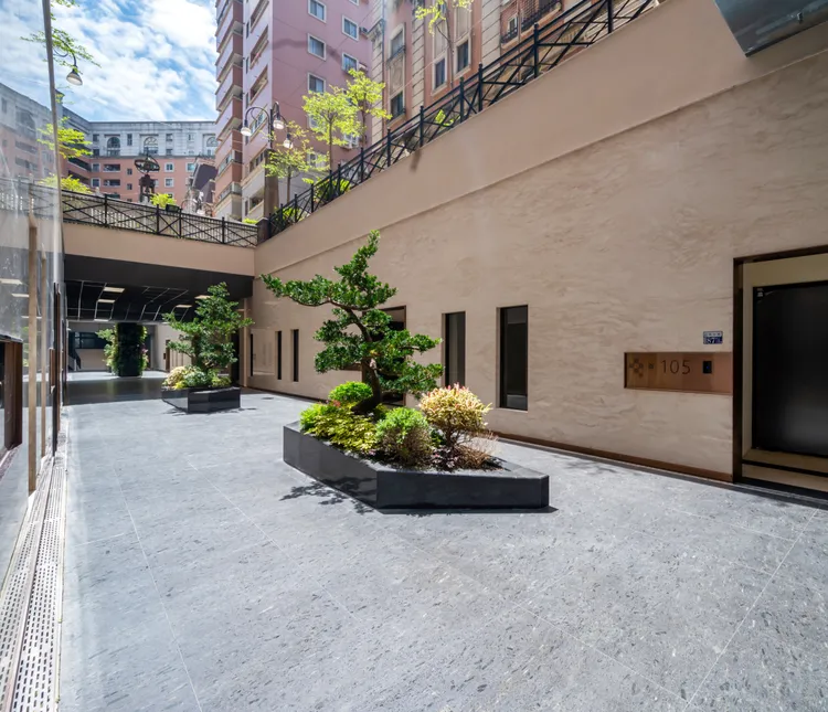 中古社區「桂冠歐洲」基地造鎮廣達3468 坪，早期特色主打歐式商店街造景，蔚為指標。業者提供