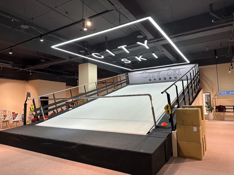 該案進駐率已達5成，除了網路公司外，更特別的還有台中唯一的滑雪訓練場。業者提供