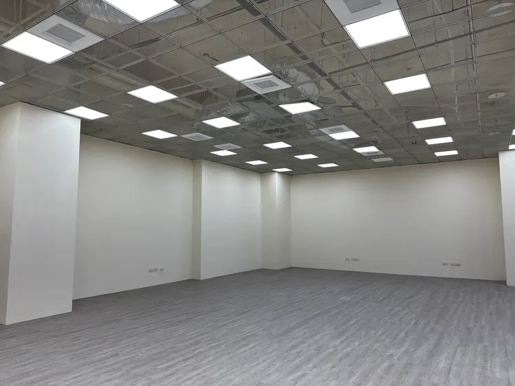 「台中國際新創」單一平面3600坪，共規劃43個辦公空間單位，30-300坪多種格局可選擇。業者提供