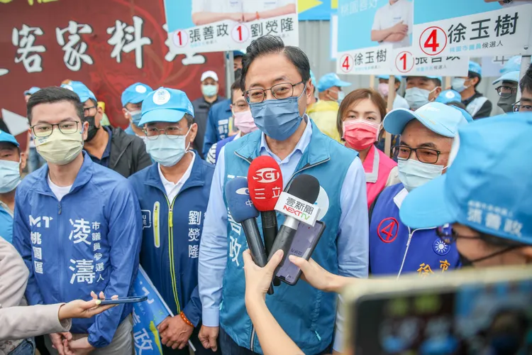 又遭鄭運鵬批親中，張善政要求鄭運鵬幾年前去中國做生意的事情先交代清楚。資料畫面