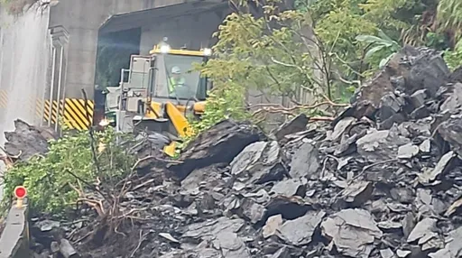 蘇花台9線119.4公里道路中斷　單線雙向通行！工程車進駐搶通慘遭掩埋